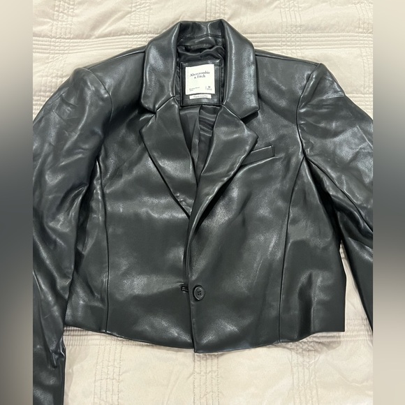 Black Blazer Vegan Leather jacket - Picture 2 of 6
